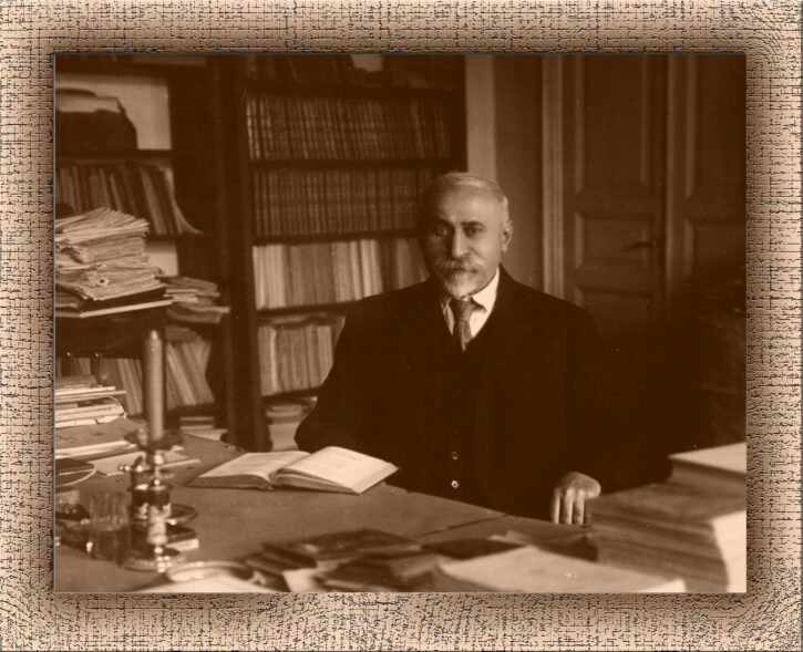 Таиров за столом